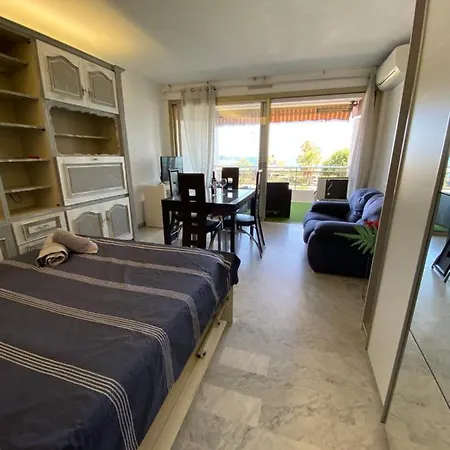 Appartement Studio Climatise Face A La Mer Golfe Juan *