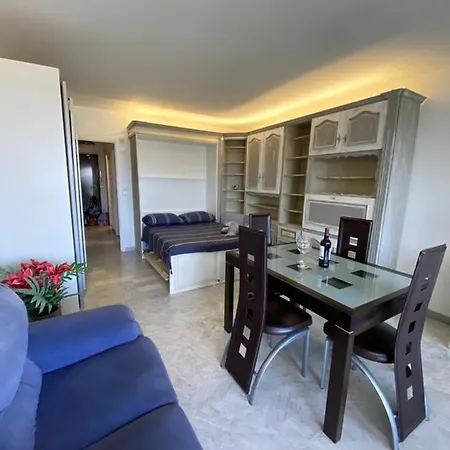 Studio Climatise Face A La Mer Golfe Juan Appartement *